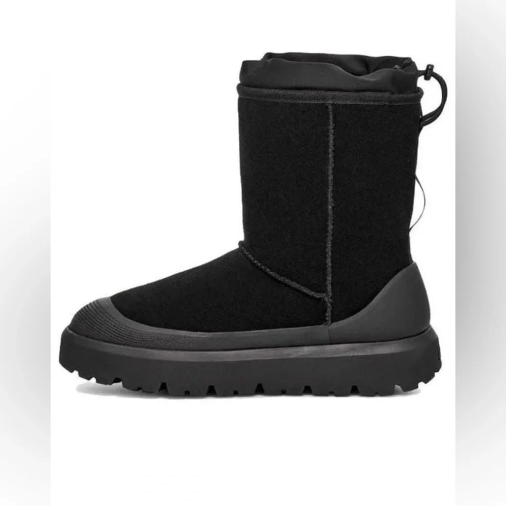 UGG- Men's Classic Short Weather Hybrid Boot